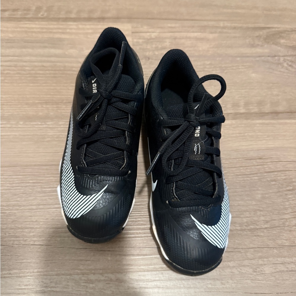 Nike Boys Black Baseball Sneakers with White Swoosh Accent